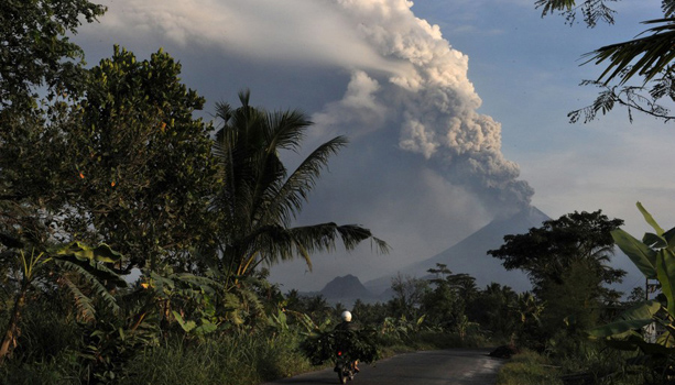 印尼古寺庙受到火山威胁（图）